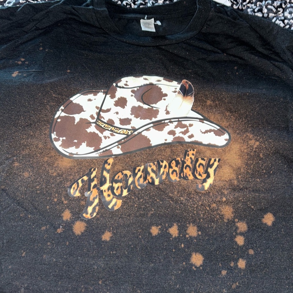 Howdy Black and Brown Cowboy Hat Graphic Tee